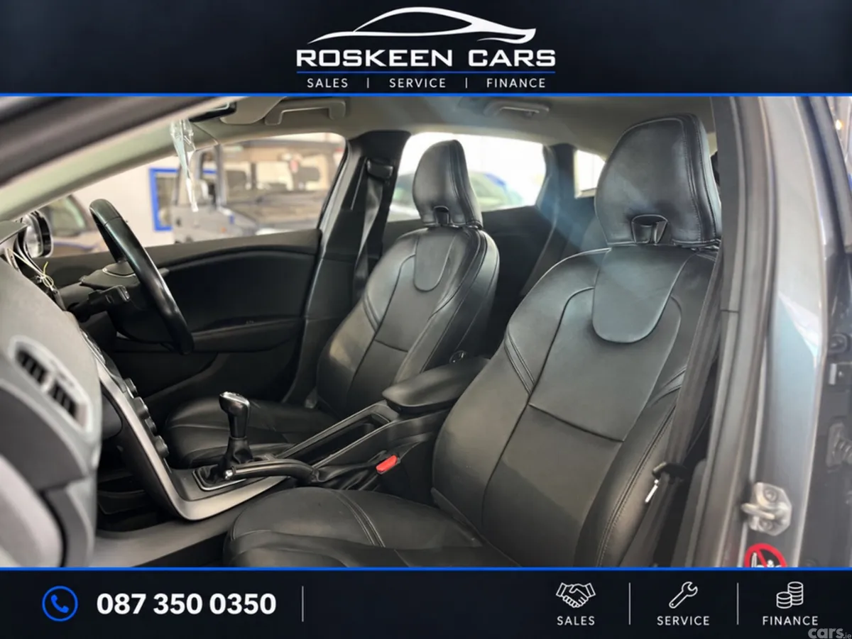 Volvo V40 Hatchback, Diesel, 2015, Grey