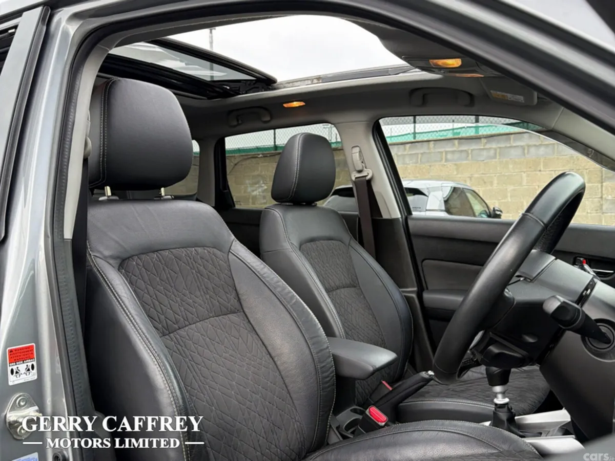 Suzuki Vitara SUV, Petrol Hybrid, 2022, Grey