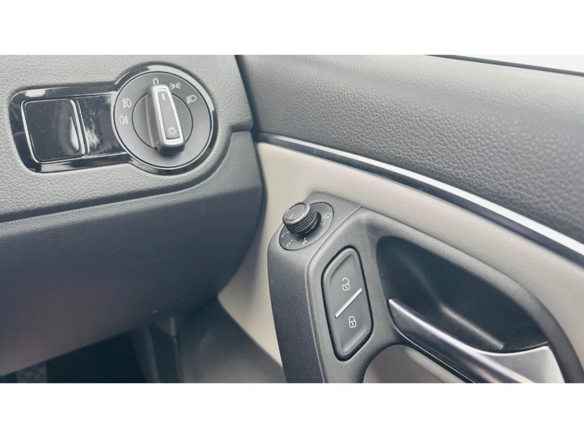 Volkswagen Polo Hatchback, Petrol, 2016, White
