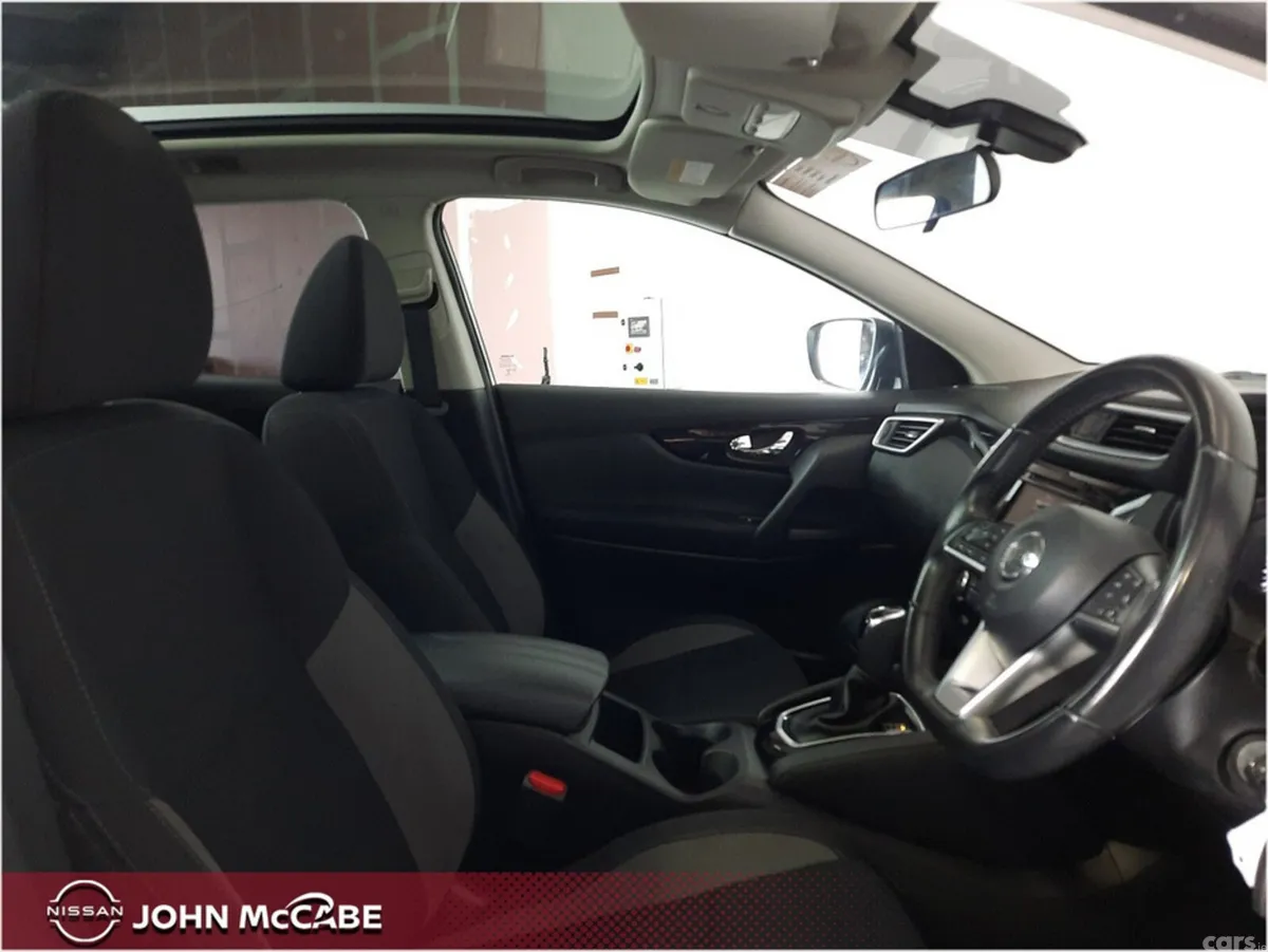 Nissan Qashqai MPV, Petrol, 2020, White