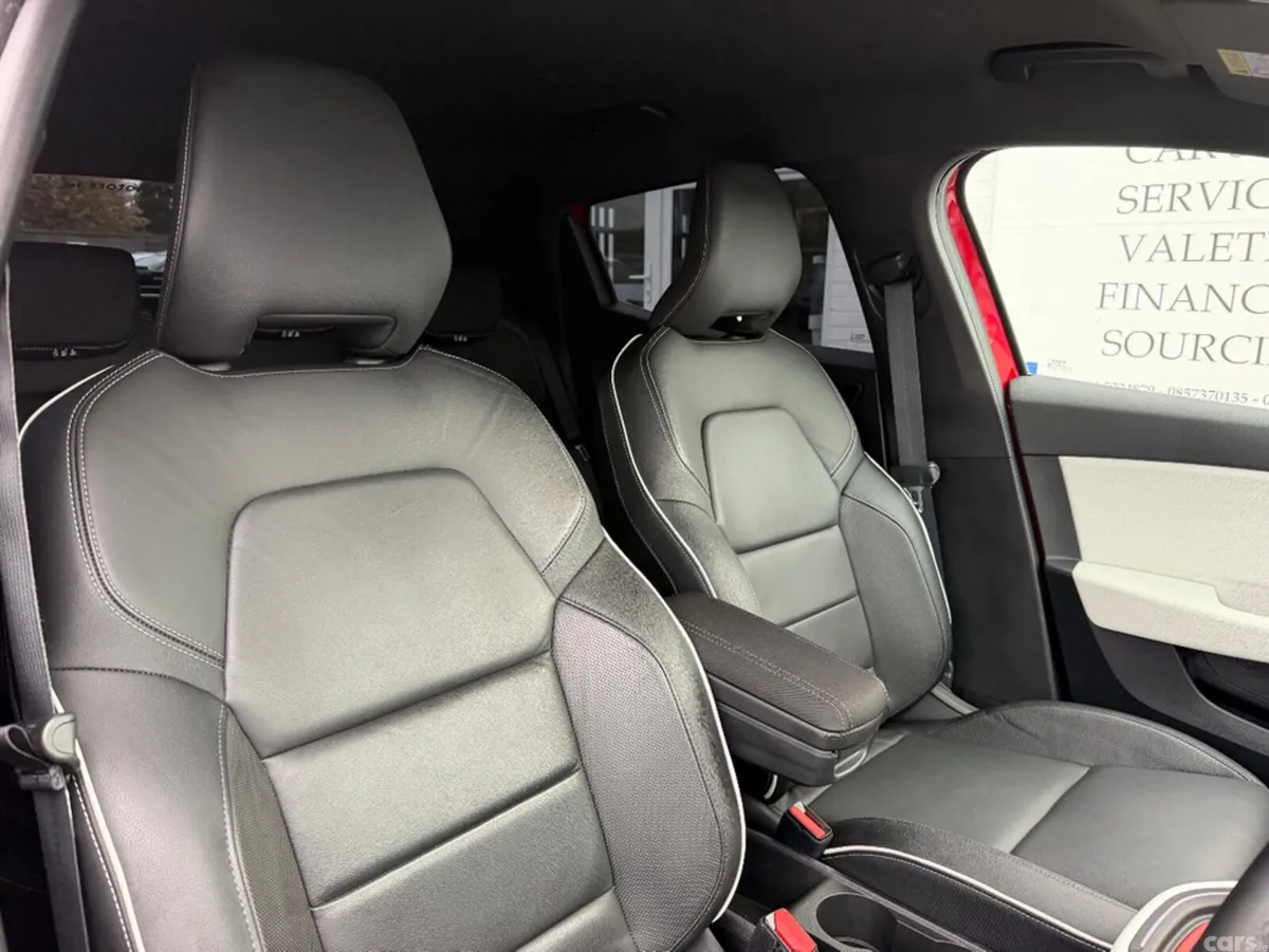 Renault Clio Hatchback, Petrol, 2021, Red