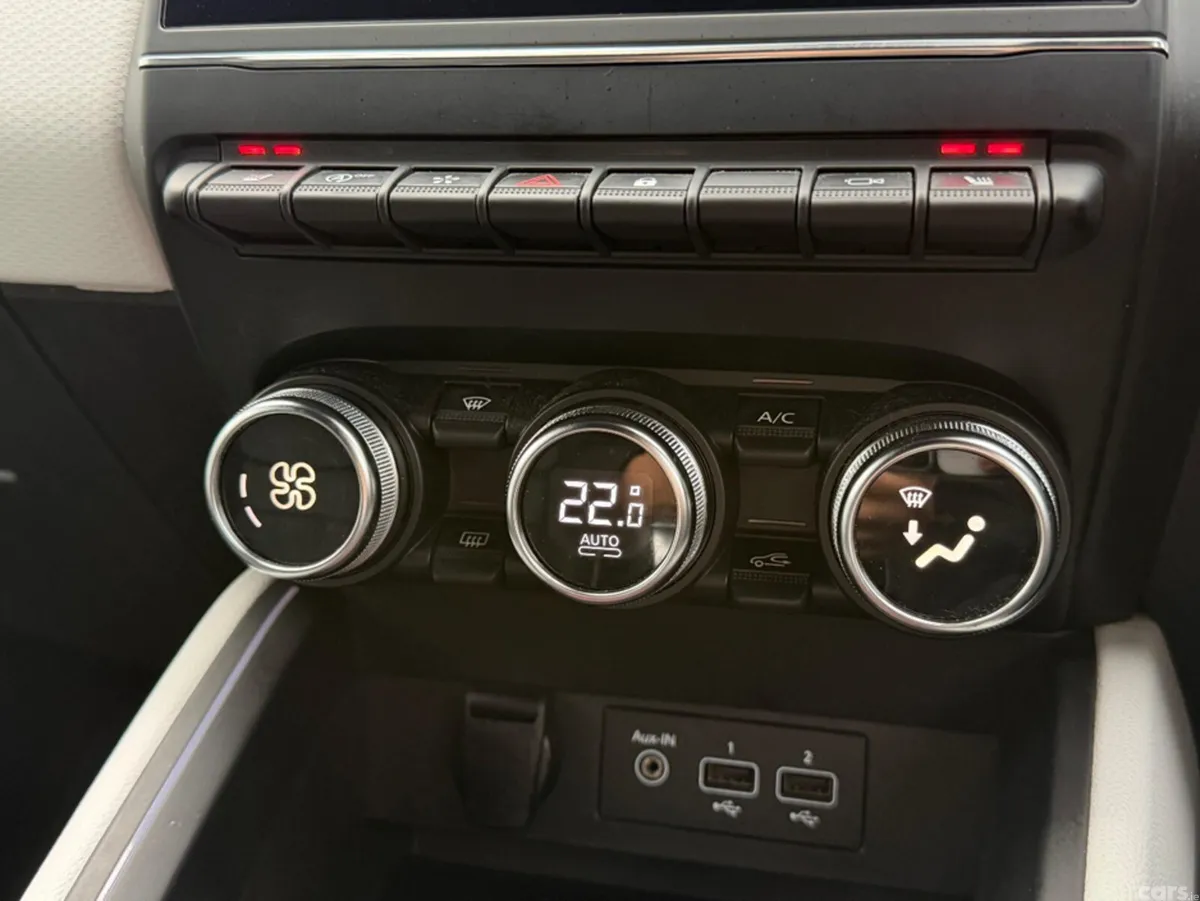 Renault Clio Hatchback, Petrol, 2021, Red