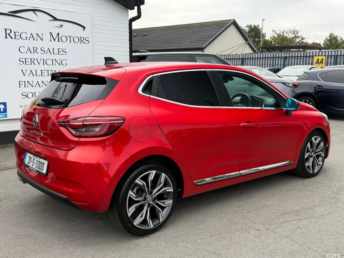 Renault Clio Hatchback, Petrol, 2021, Red