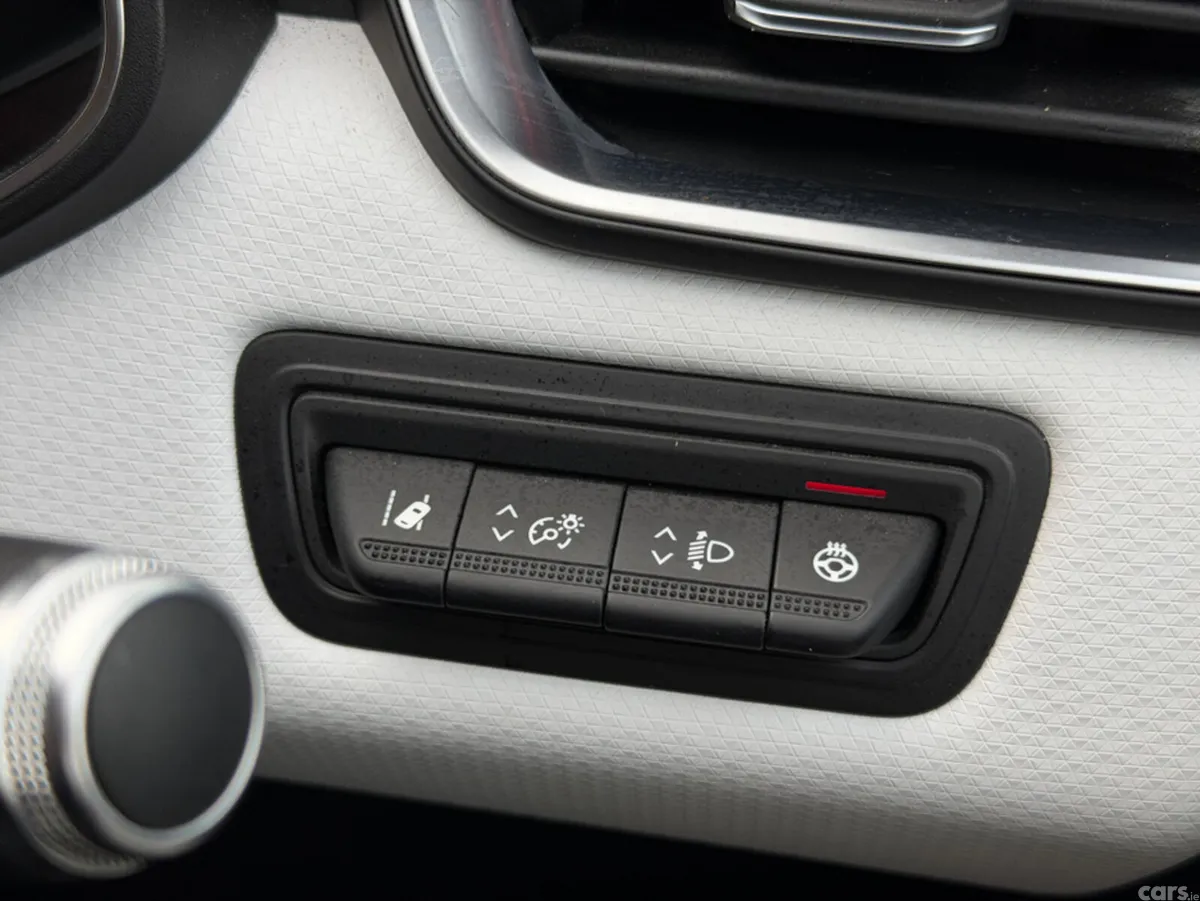 Renault Clio Hatchback, Petrol, 2021, Red