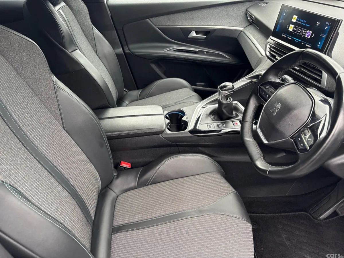 Peugeot 3008 MPV, Diesel, 2021, White