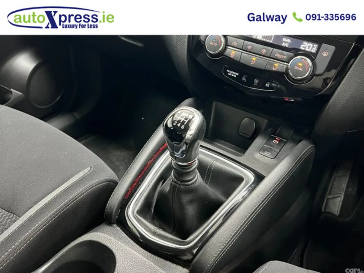 Nissan Qashqai Hatchback, Diesel, 2019, Silver