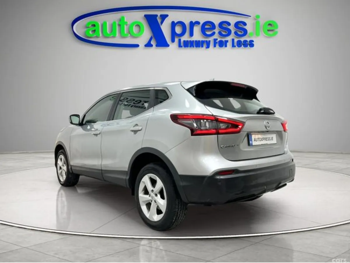 Nissan Qashqai Hatchback, Diesel, 2019, Silver