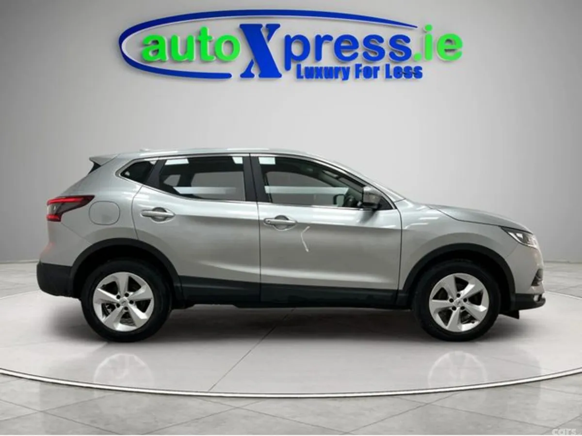 Nissan Qashqai Hatchback, Diesel, 2019, Silver