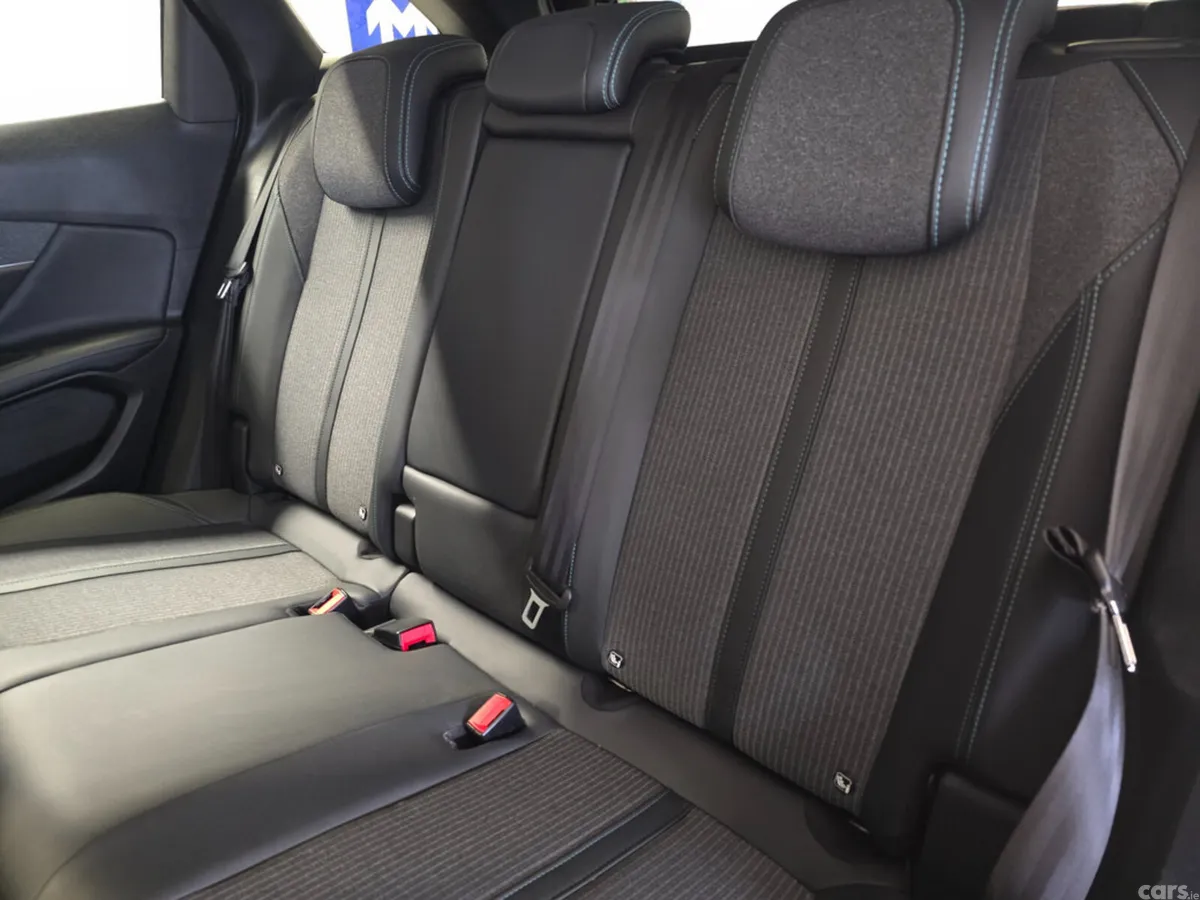Peugeot 3008 MPV, Diesel, 2021, Blue