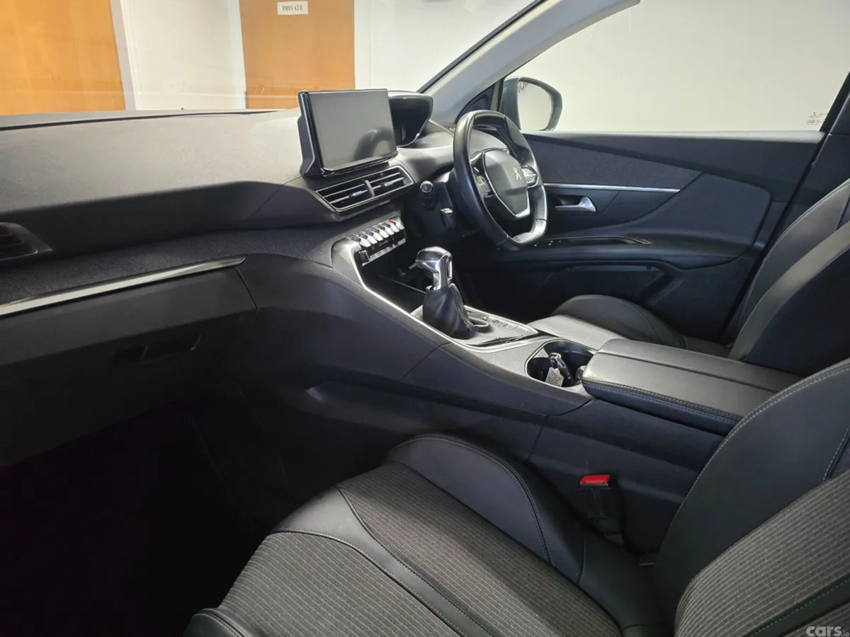 Peugeot 3008 MPV, Diesel, 2021, Blue