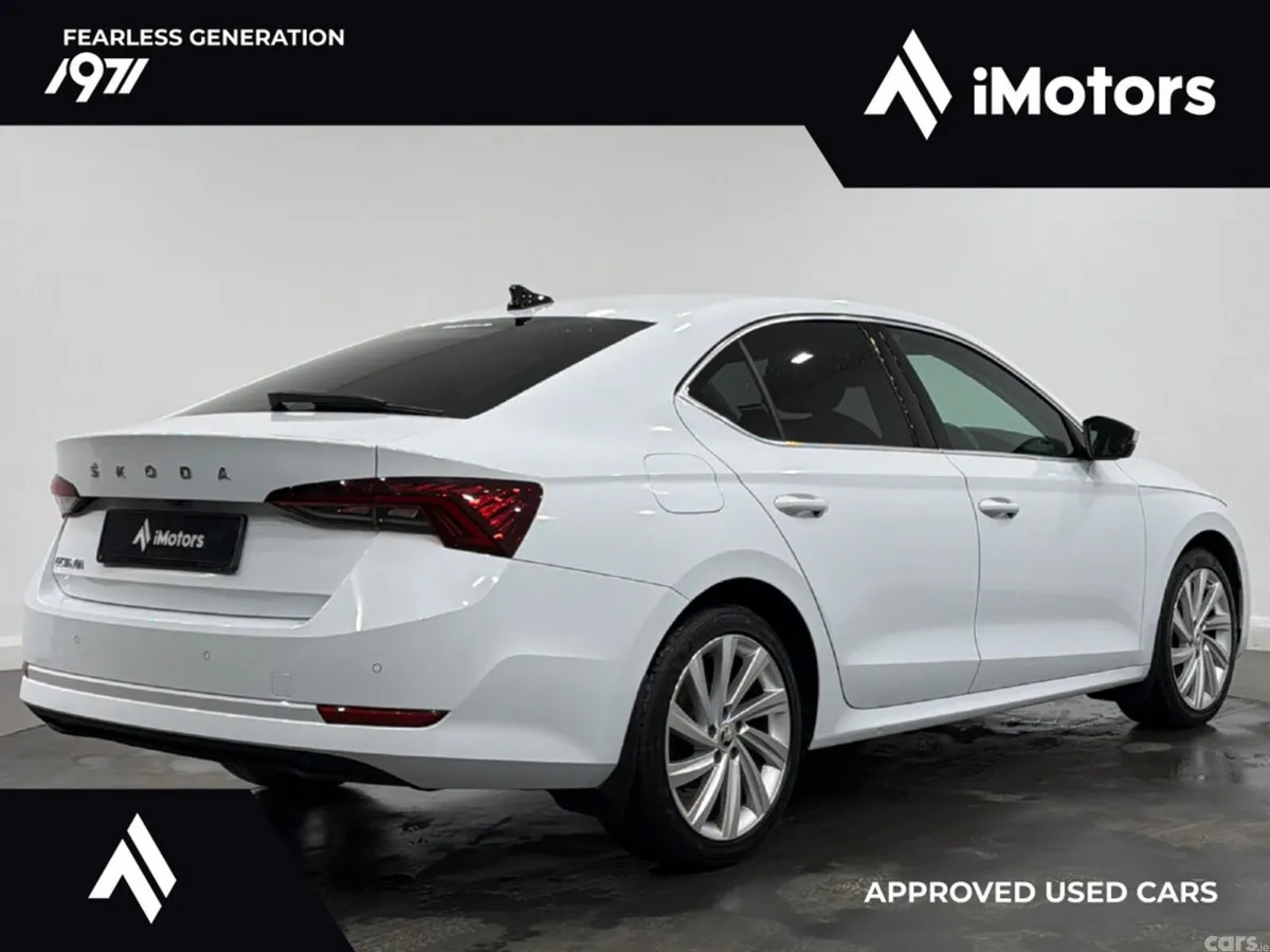 Skoda Octavia Saloon, Diesel, 2023, White