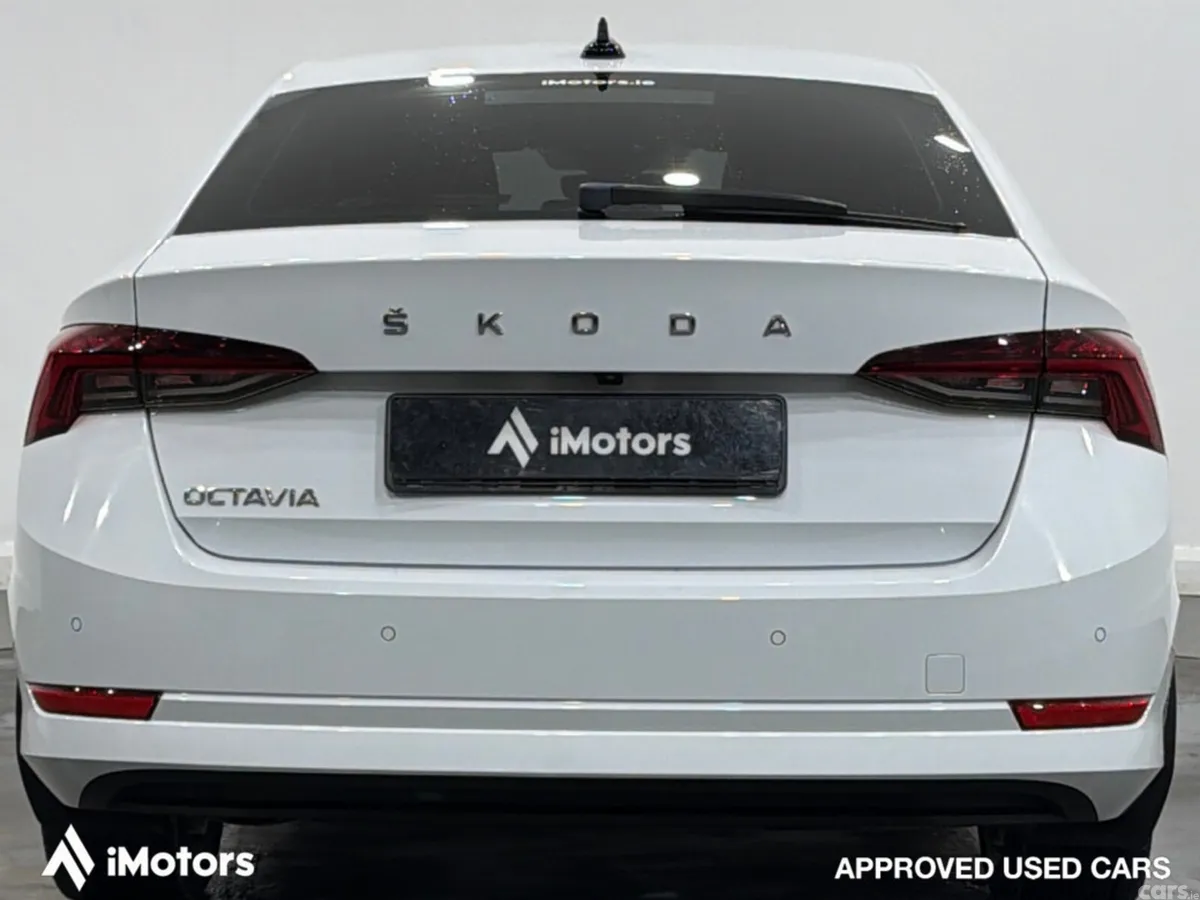 Skoda Octavia Saloon, Diesel, 2023, White