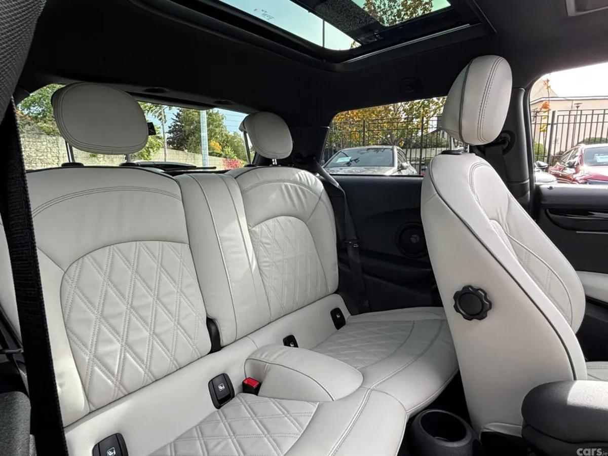 Mini Cooper Hatchback, Electric, 2023, Black