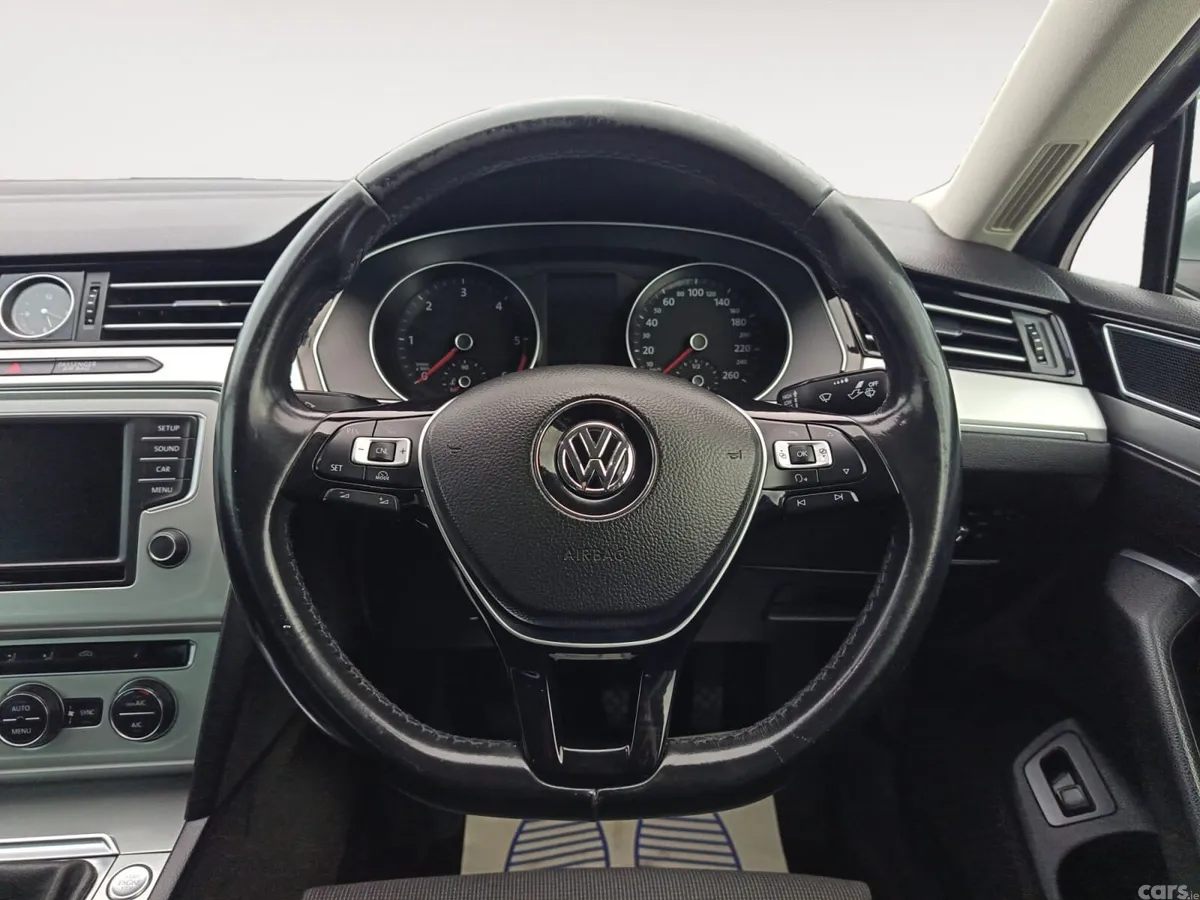 Volkswagen Passat Saloon, Diesel, 2016, Silver