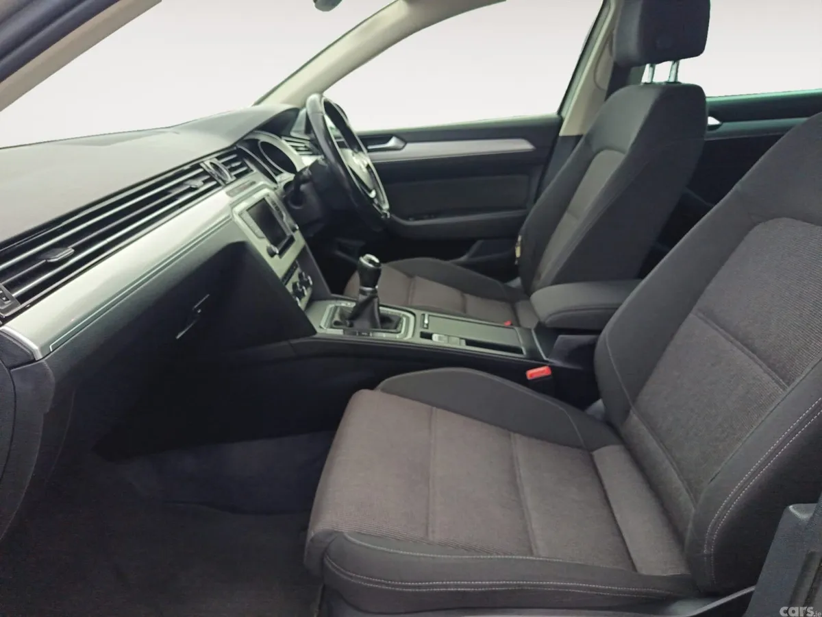 Volkswagen Passat Saloon, Diesel, 2016, Silver