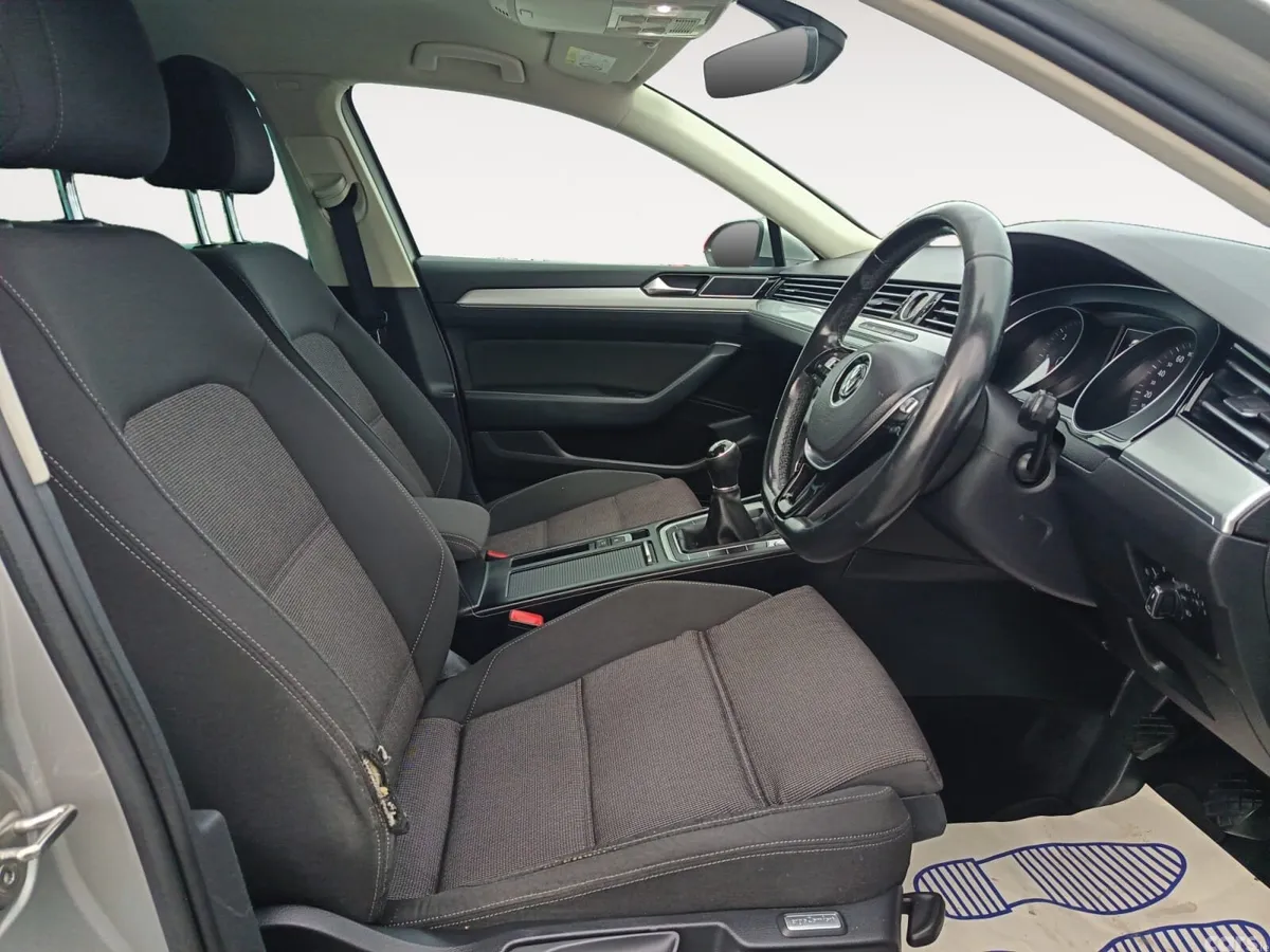 Volkswagen Passat Saloon, Diesel, 2016, Silver