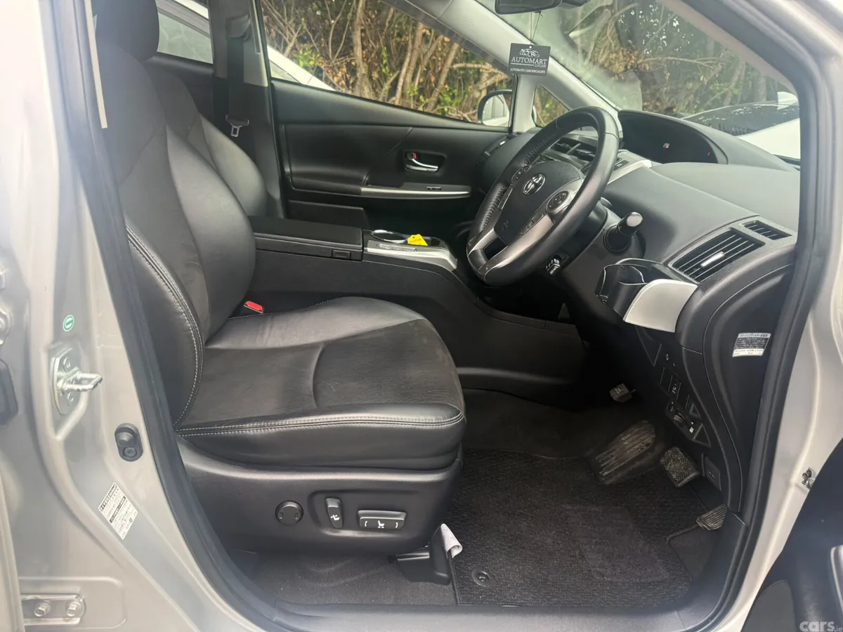 Toyota Prius MPV, Petrol Hybrid, 2017, Silver