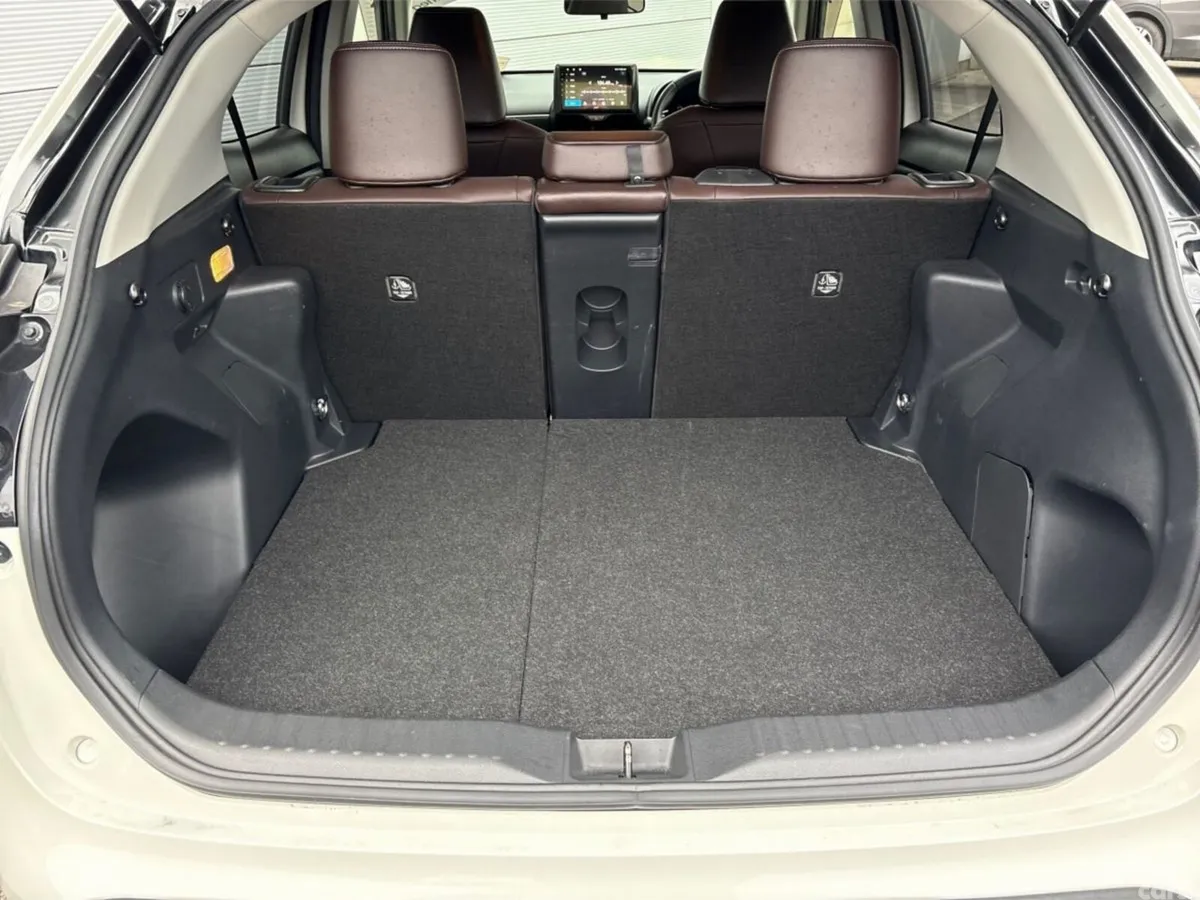 Toyota Yaris Cross SUV, Petrol Hybrid, 2021, White