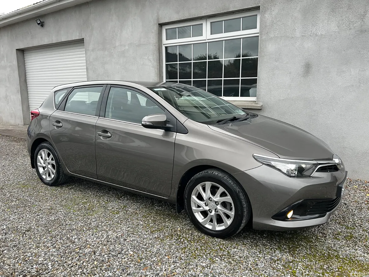 Toyota Auris Hatchback, Petrol, 2018, Grey