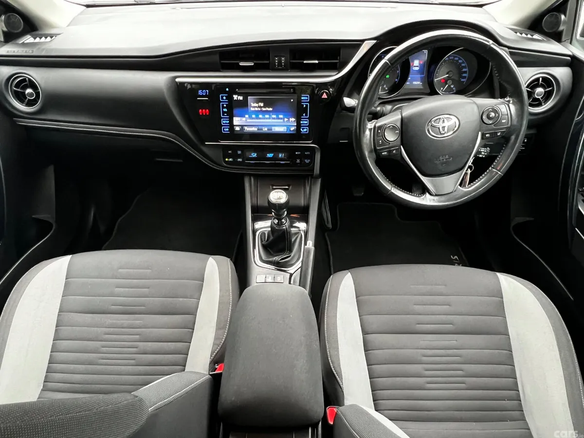 Toyota Auris Hatchback, Petrol, 2018, Grey