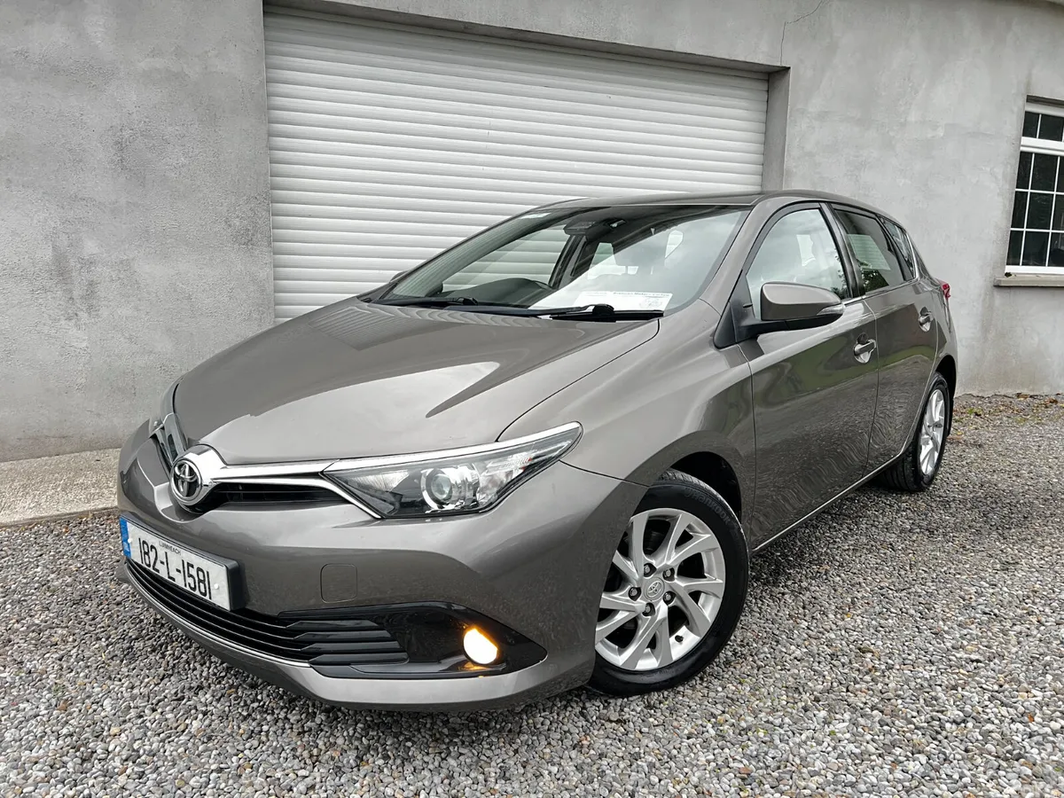 Toyota Auris Hatchback, Petrol, 2018, Grey