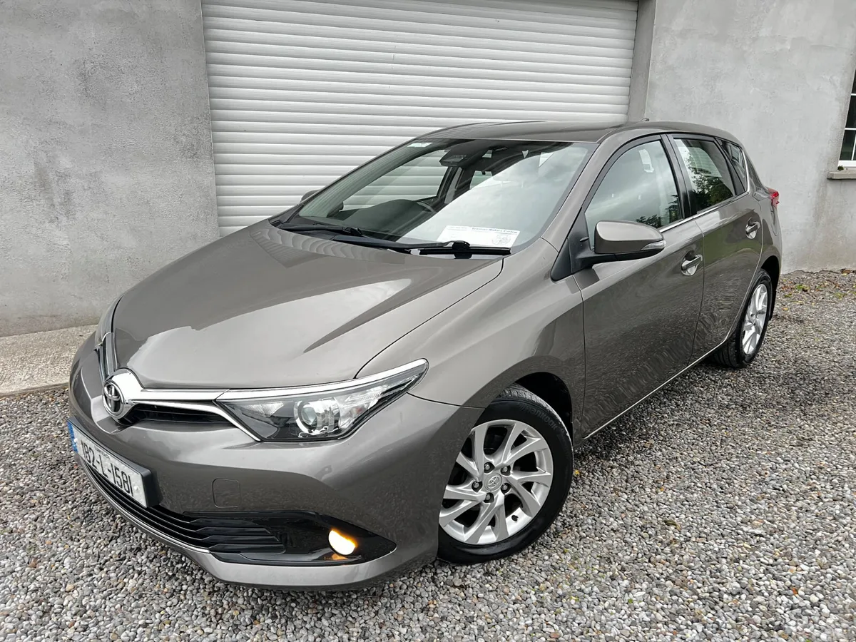 Toyota Auris Hatchback, Petrol, 2018, Grey