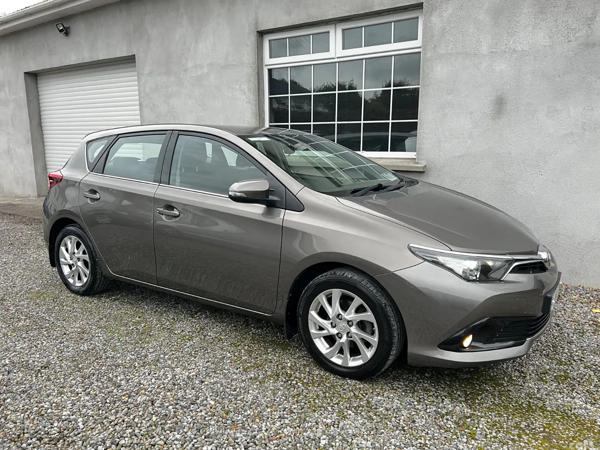 Toyota Auris Hatchback, Petrol, 2018, Grey