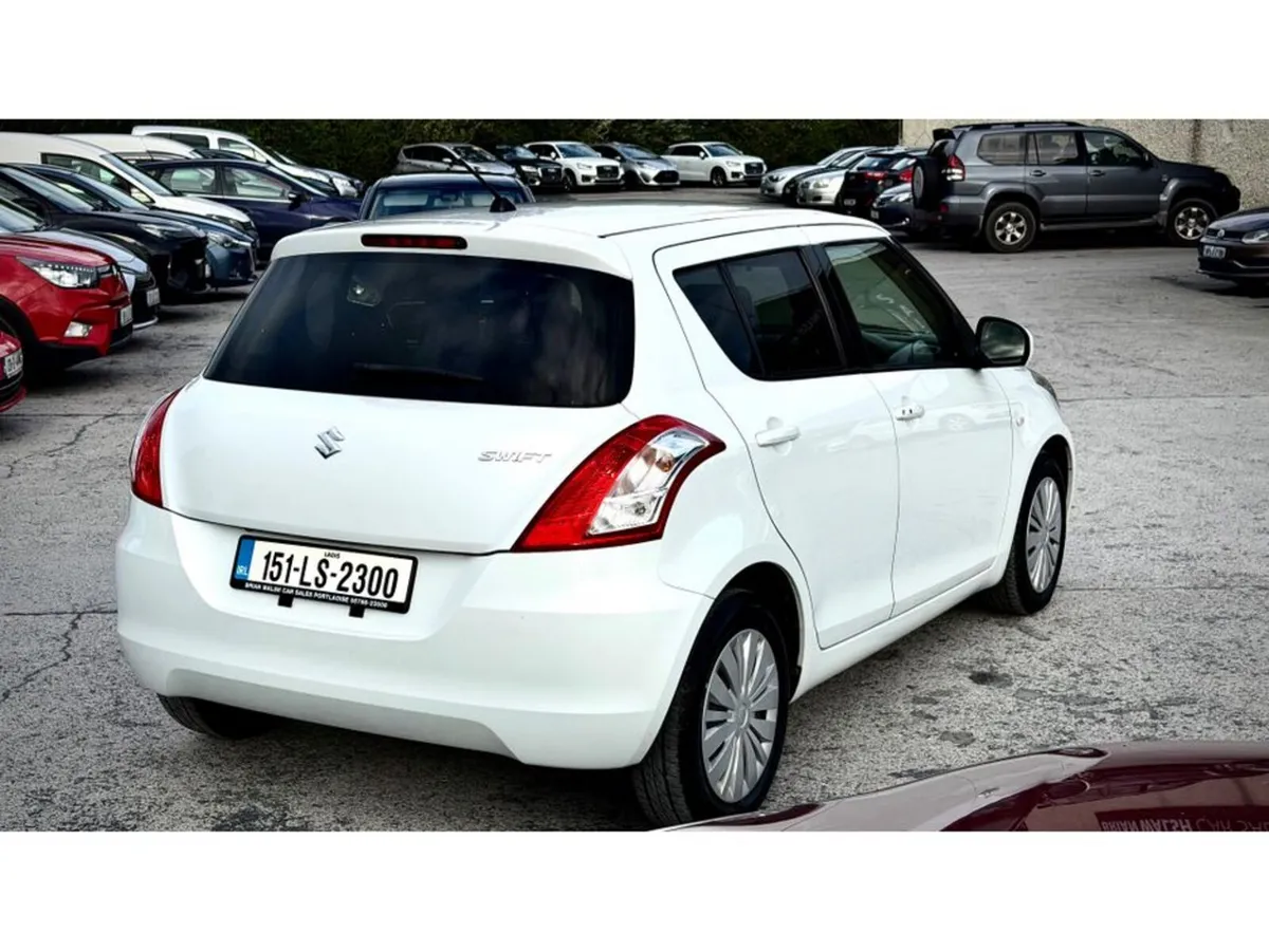 Suzuki Swift Hatchback, Petrol, 2015, White
