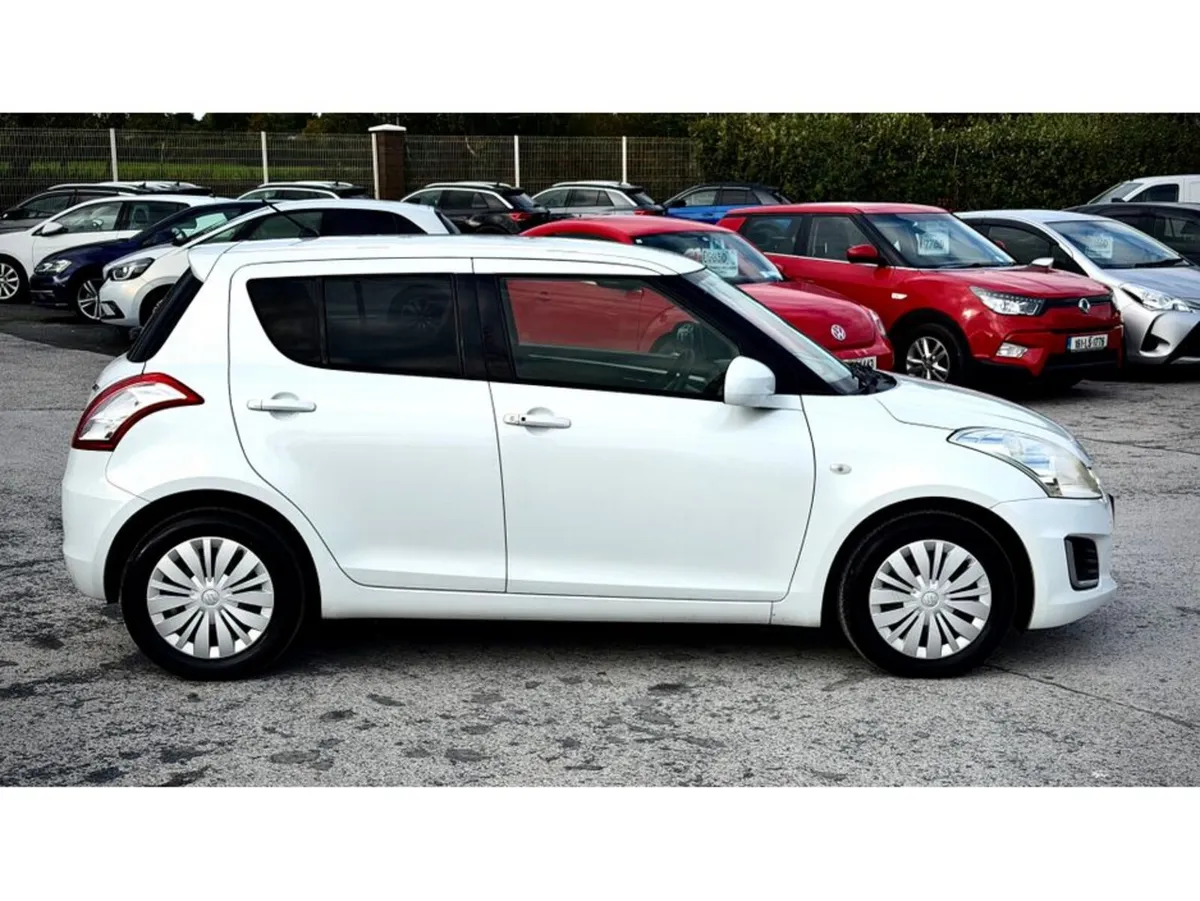 Suzuki Swift Hatchback, Petrol, 2015, White