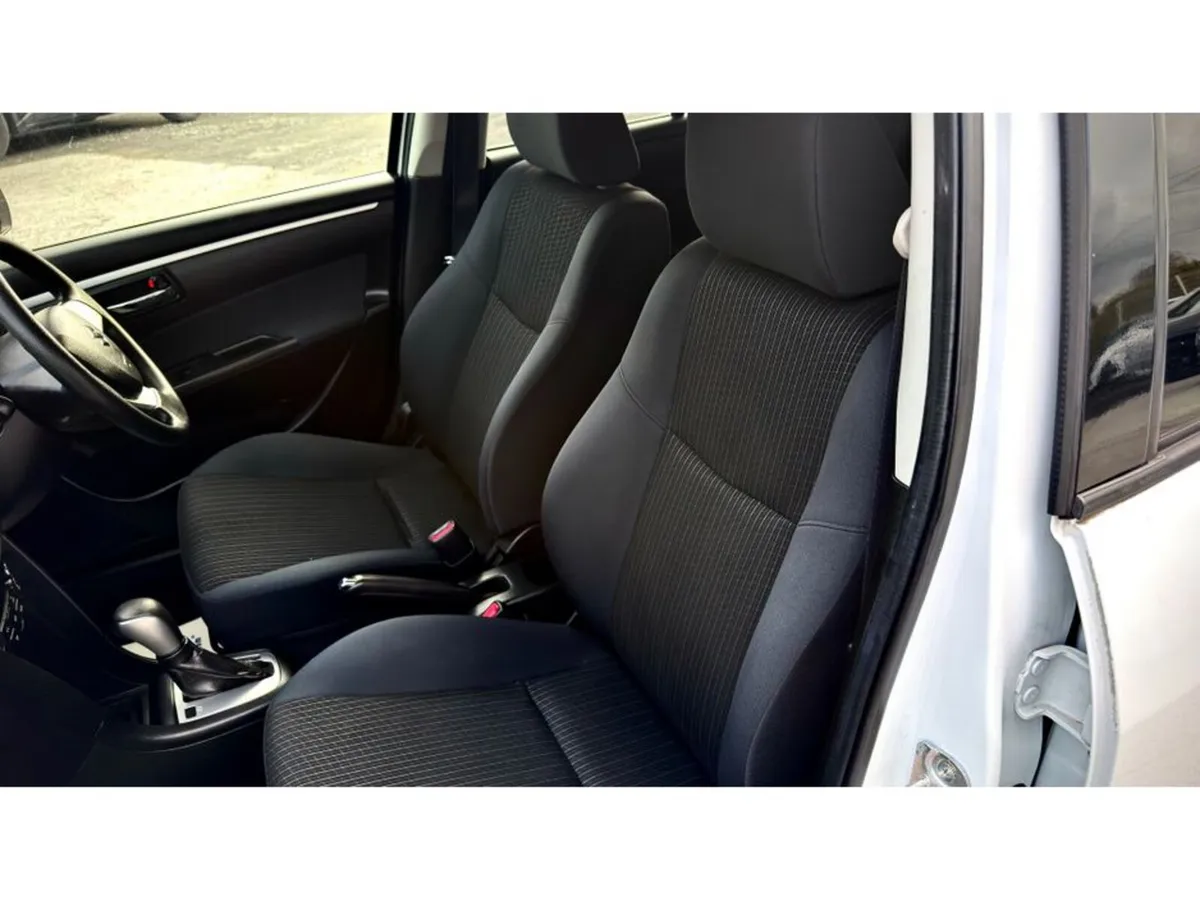 Suzuki Swift Hatchback, Petrol, 2015, White