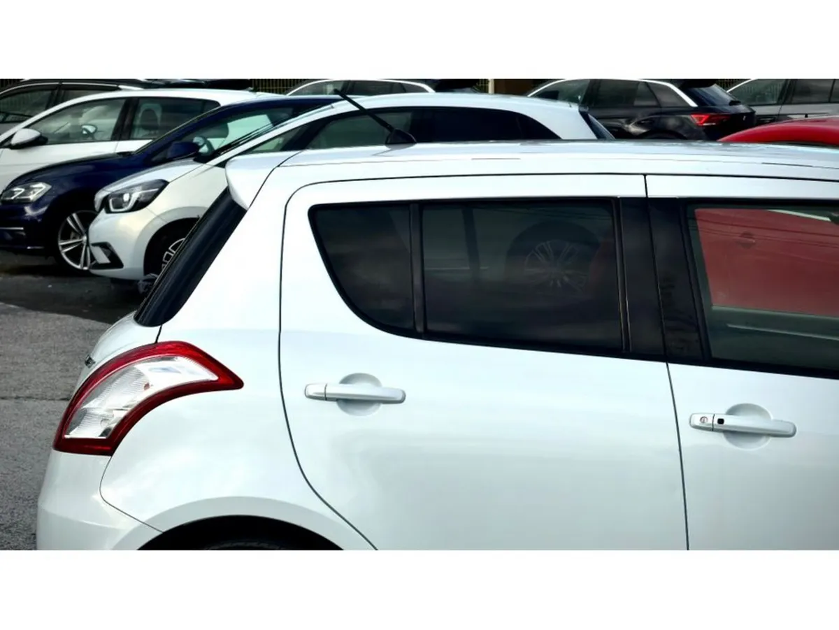 Suzuki Swift Hatchback, Petrol, 2015, White