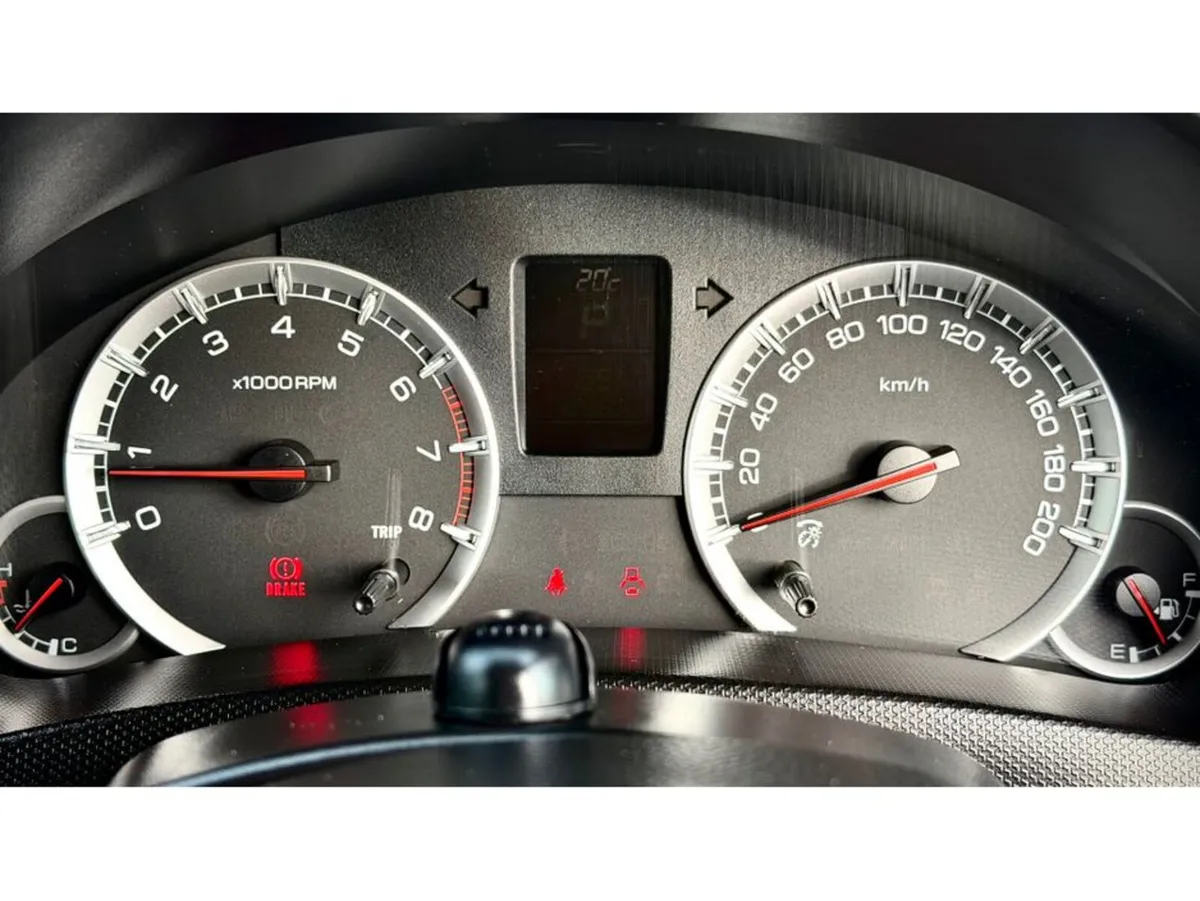 Suzuki Swift Hatchback, Petrol, 2015, White