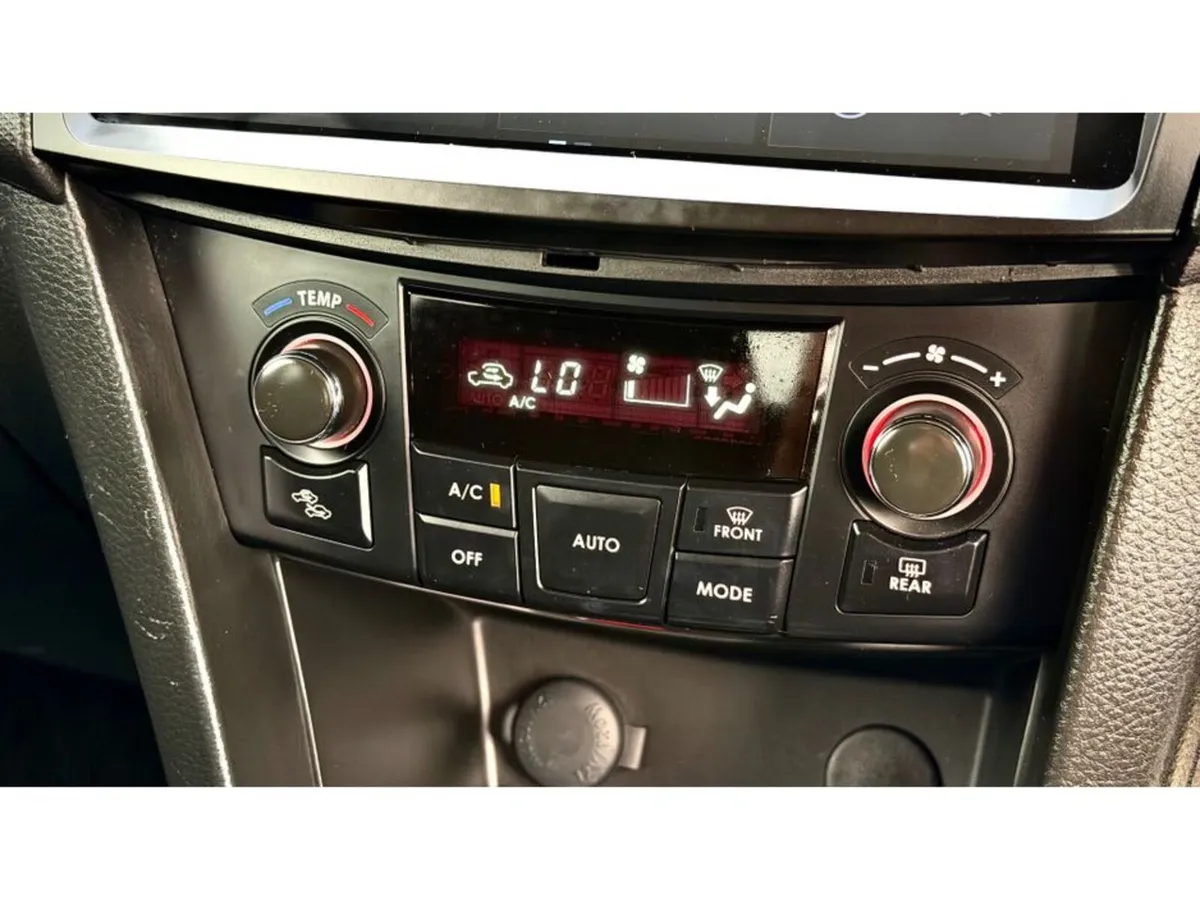 Suzuki Swift Hatchback, Petrol, 2015, White