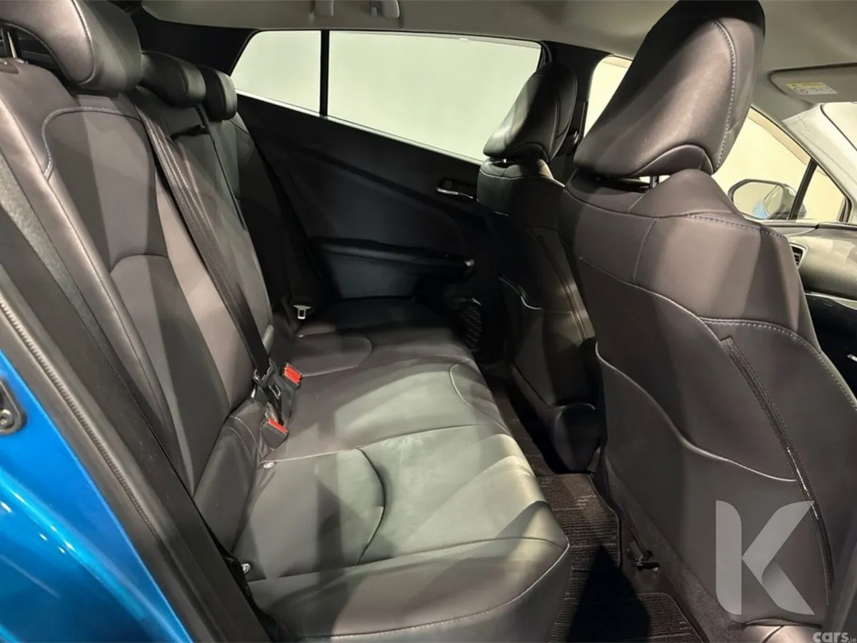 Toyota Prius Hatchback, Petrol Hybrid, 2022, Blue