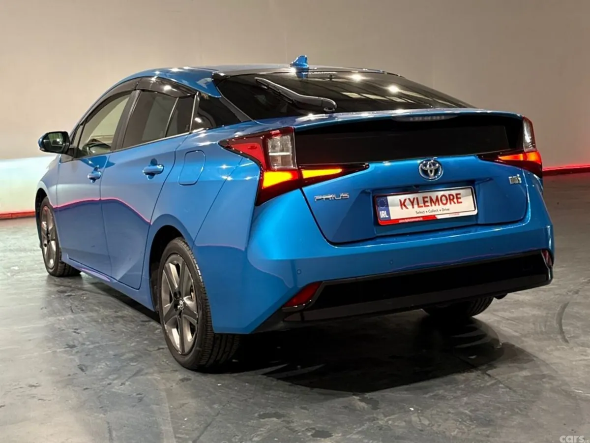 Toyota Prius Hatchback, Petrol Hybrid, 2022, Blue