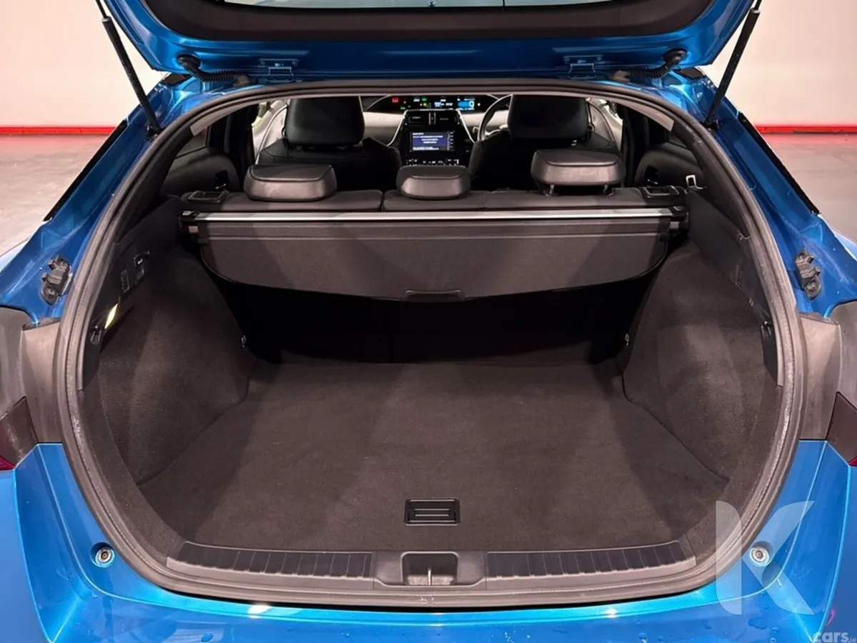 Toyota Prius Hatchback, Petrol Hybrid, 2022, Blue