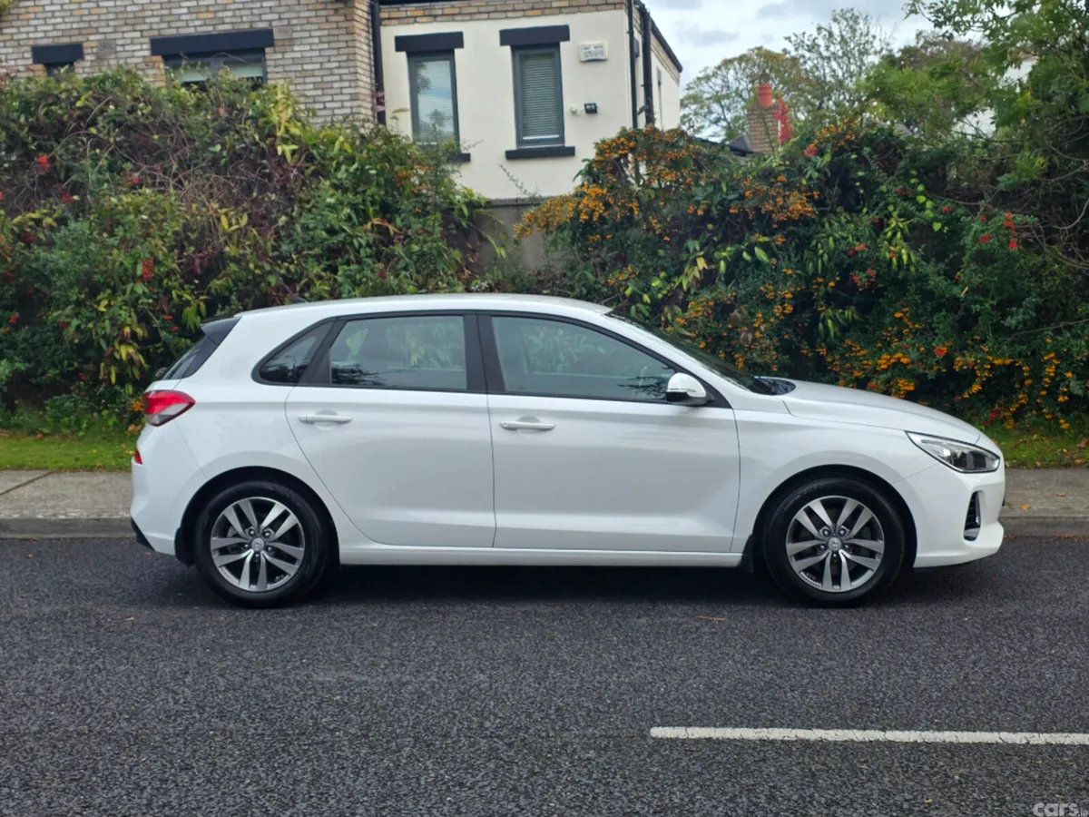 Hyundai i30 Hatchback, Petrol, 2017, White