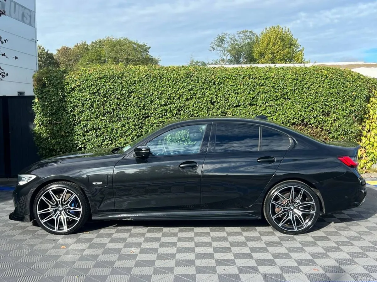 BMW 3-Series Saloon, Petrol Plug-in Hybrid, 2022, Black