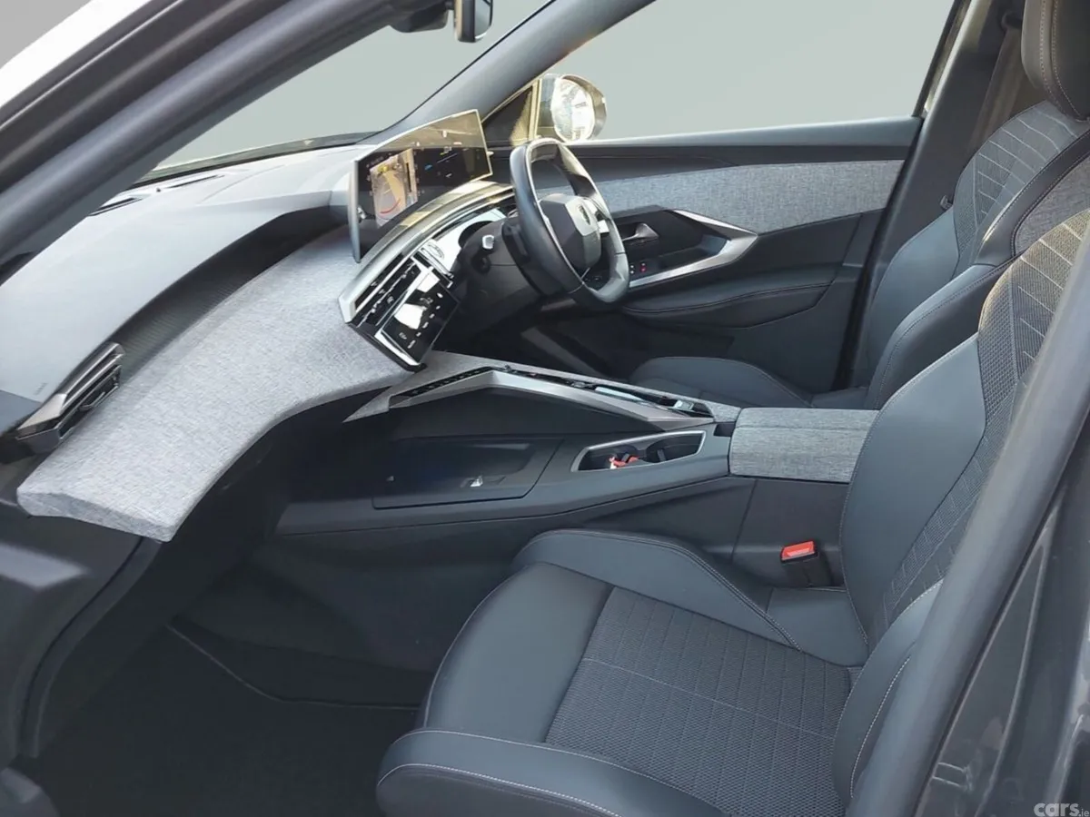Peugeot 5008 MPV, Electric, 2025, Grey
