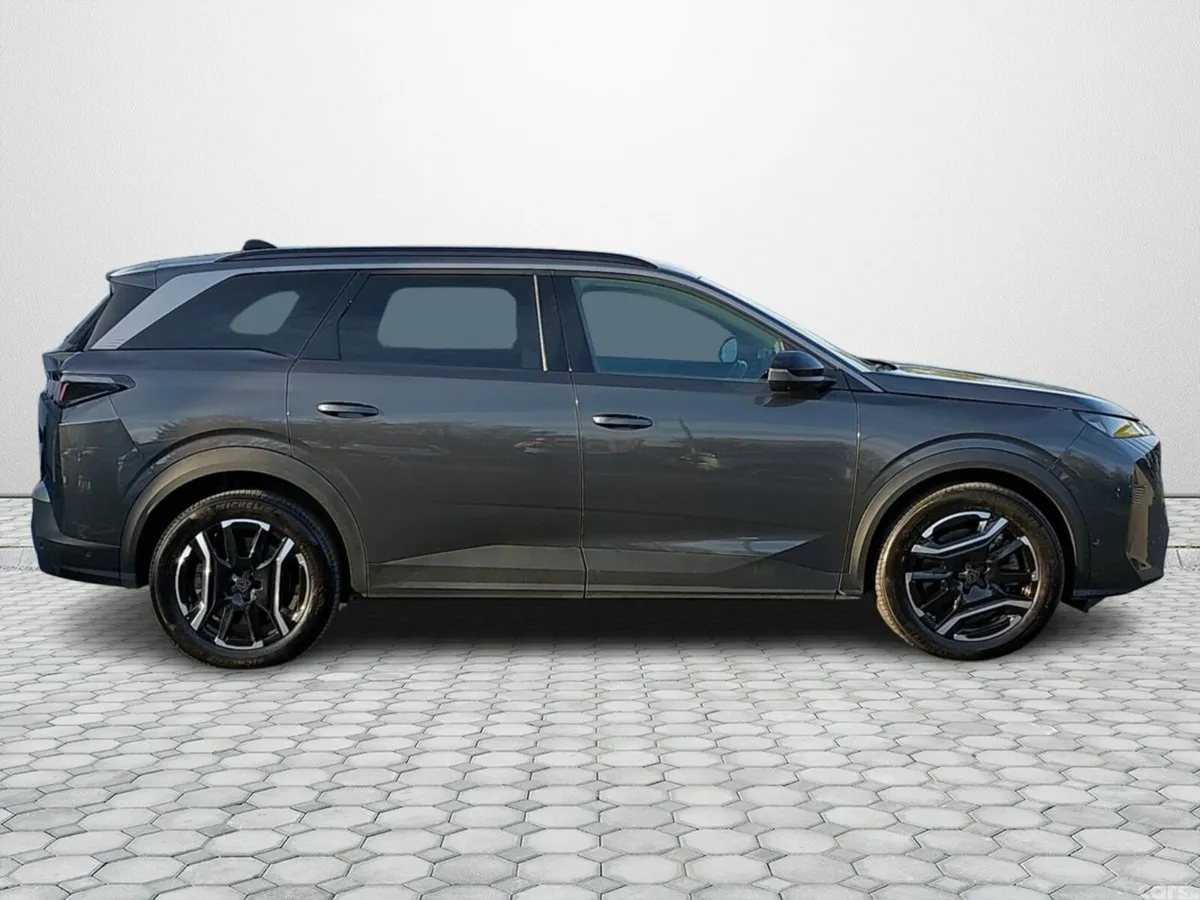 Peugeot 5008 MPV, Electric, 2025, Grey