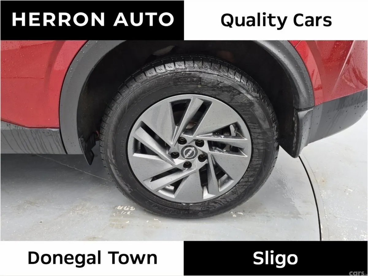 Nissan Qashqai MPV, Petrol, 2023, Red