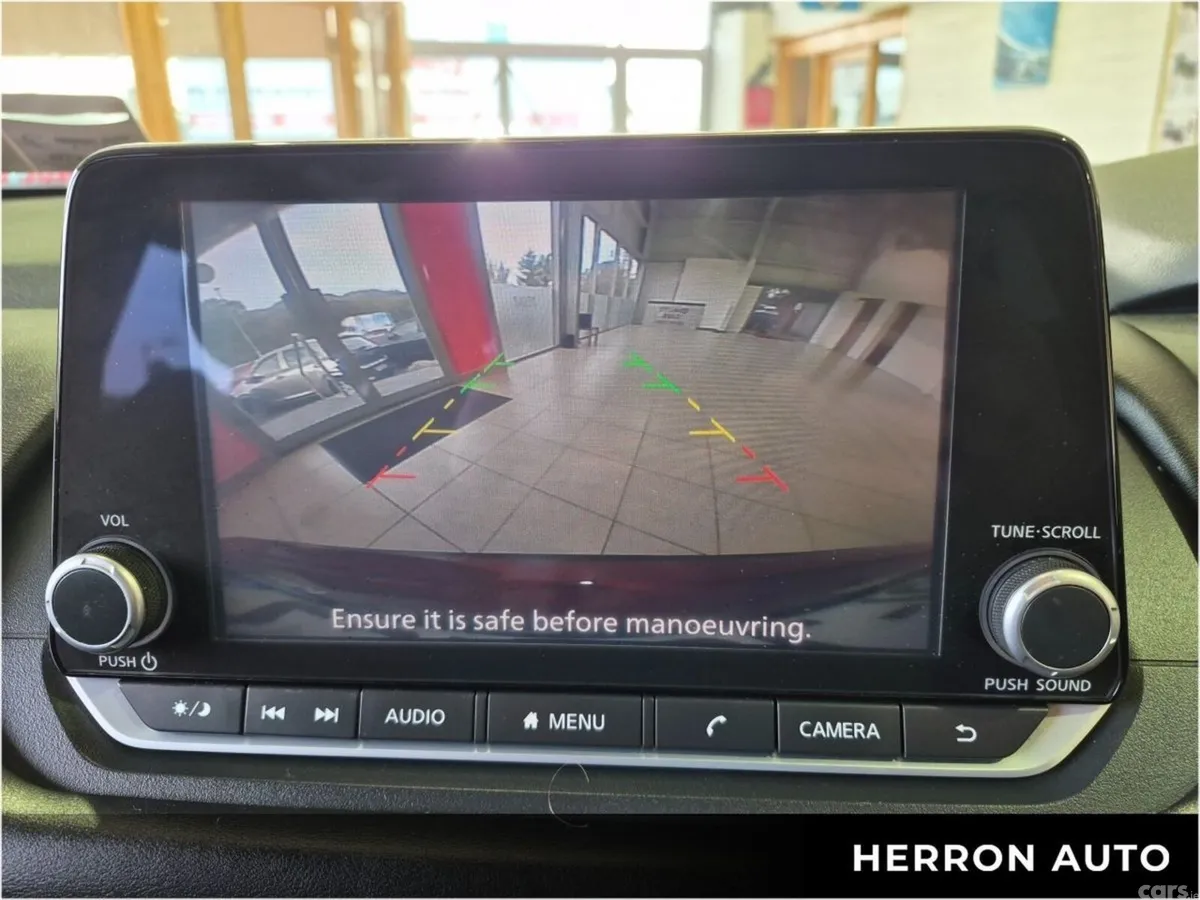 Nissan Qashqai MPV, Petrol, 2023, Red