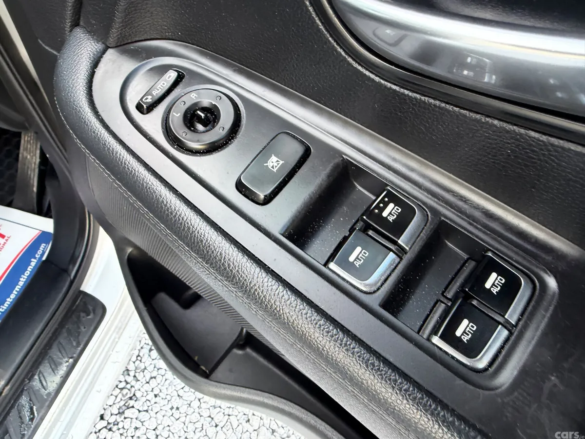 Kia Carens MPV, Diesel, 2013, Silver