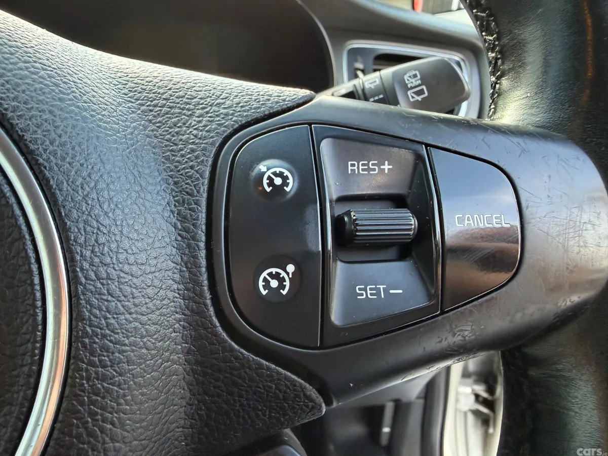 Kia Carens MPV, Diesel, 2013, Silver