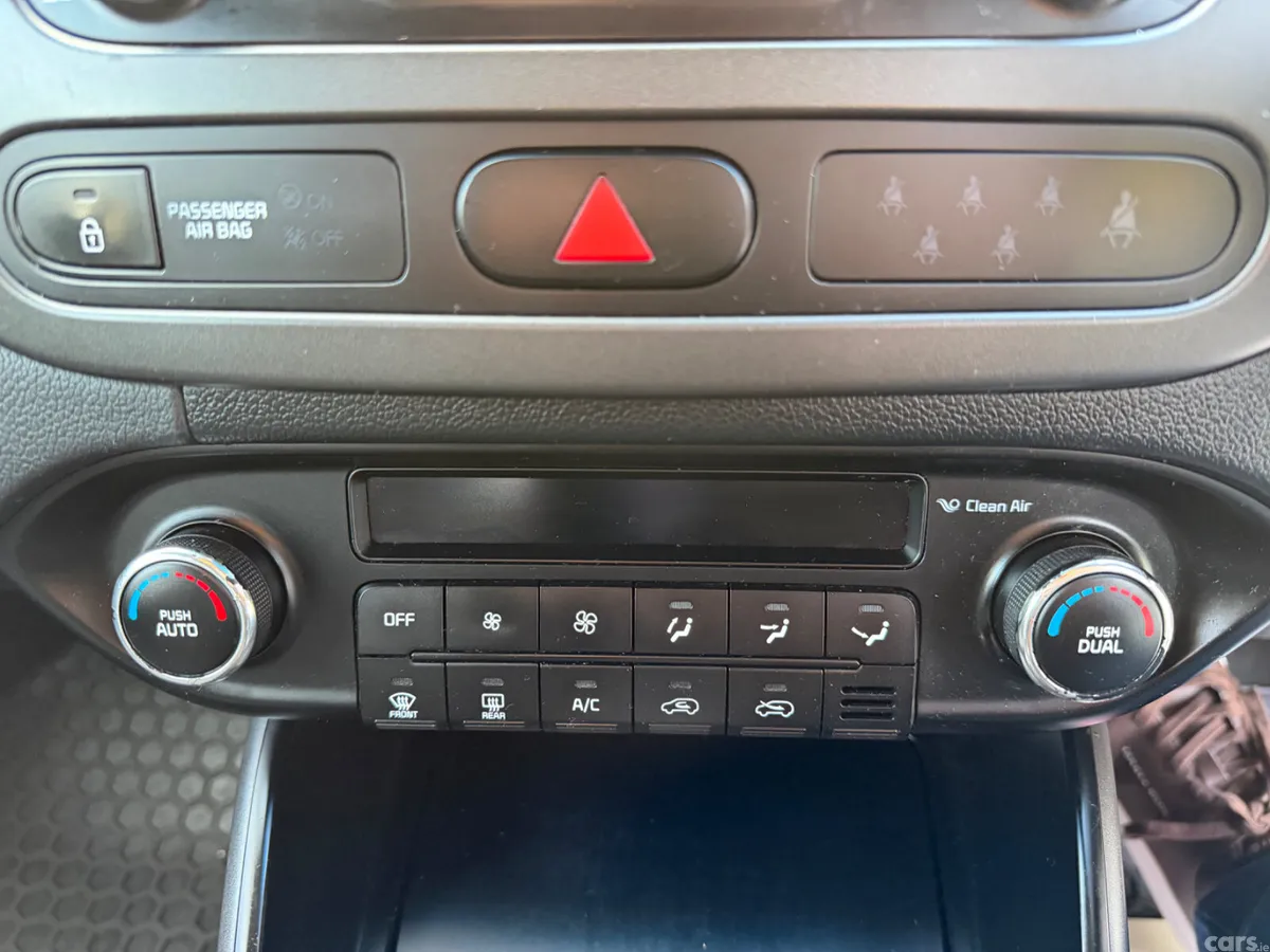Kia Carens MPV, Diesel, 2013, Silver