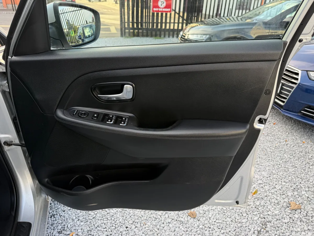 Kia Carens MPV, Diesel, 2013, Silver