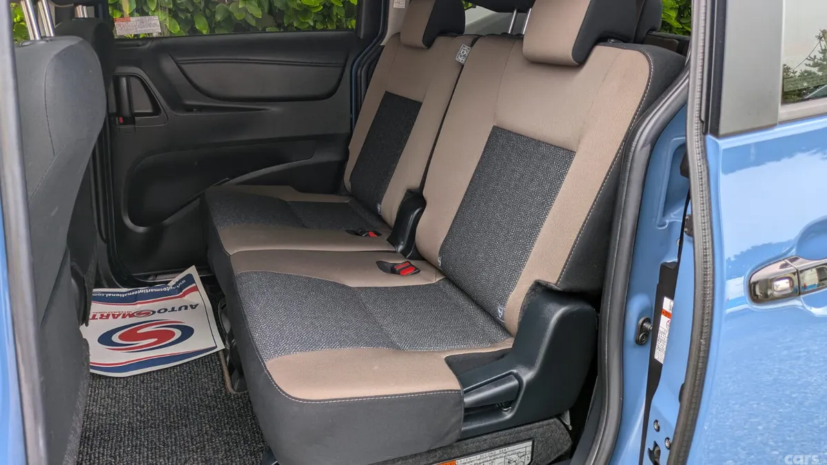 Toyota Sienta MPV, Petrol Hybrid, 2021, Blue
