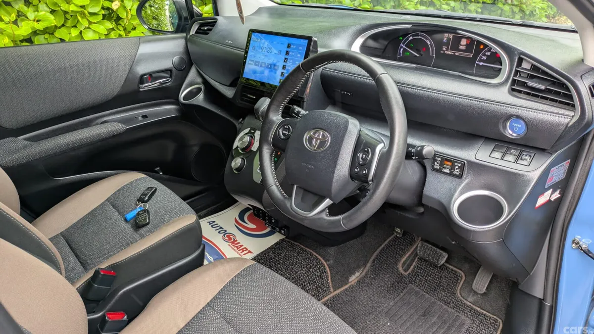 Toyota Sienta MPV, Petrol Hybrid, 2021, Blue