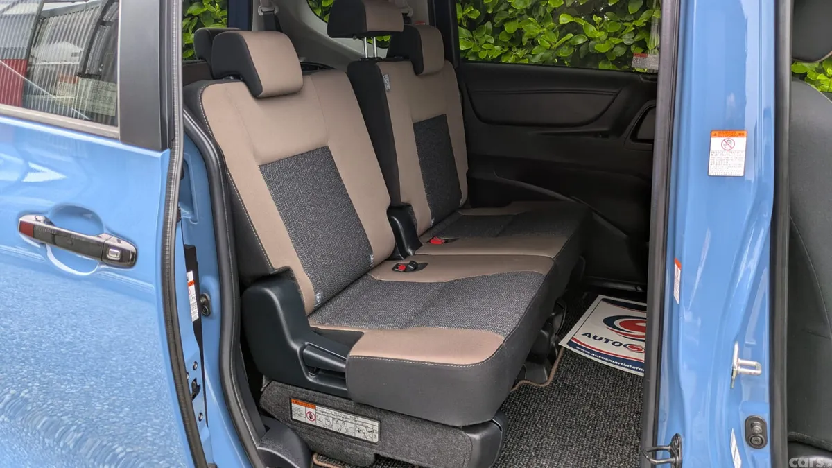 Toyota Sienta MPV, Petrol Hybrid, 2021, Blue
