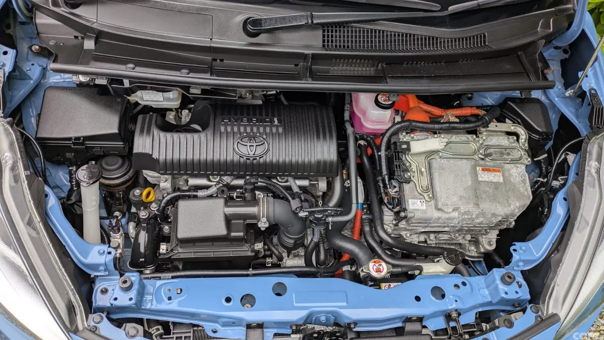 Toyota Sienta MPV, Petrol Hybrid, 2021, Blue